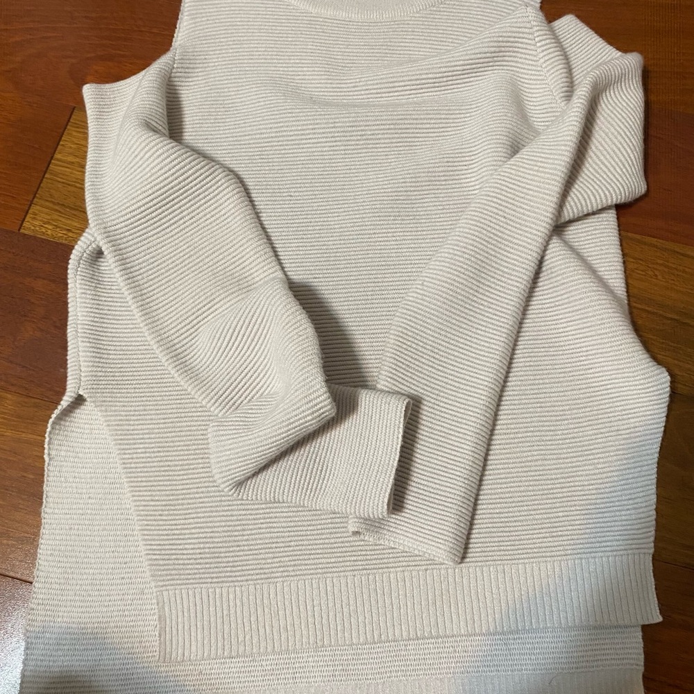 French Connection sweater - Picture 4 of 11
